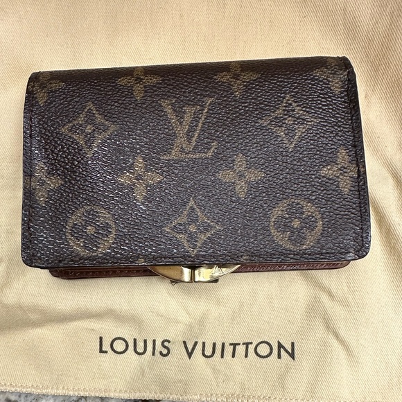 Authentic Louis Vuitton kiss lock wallet - Picture 4 of 12